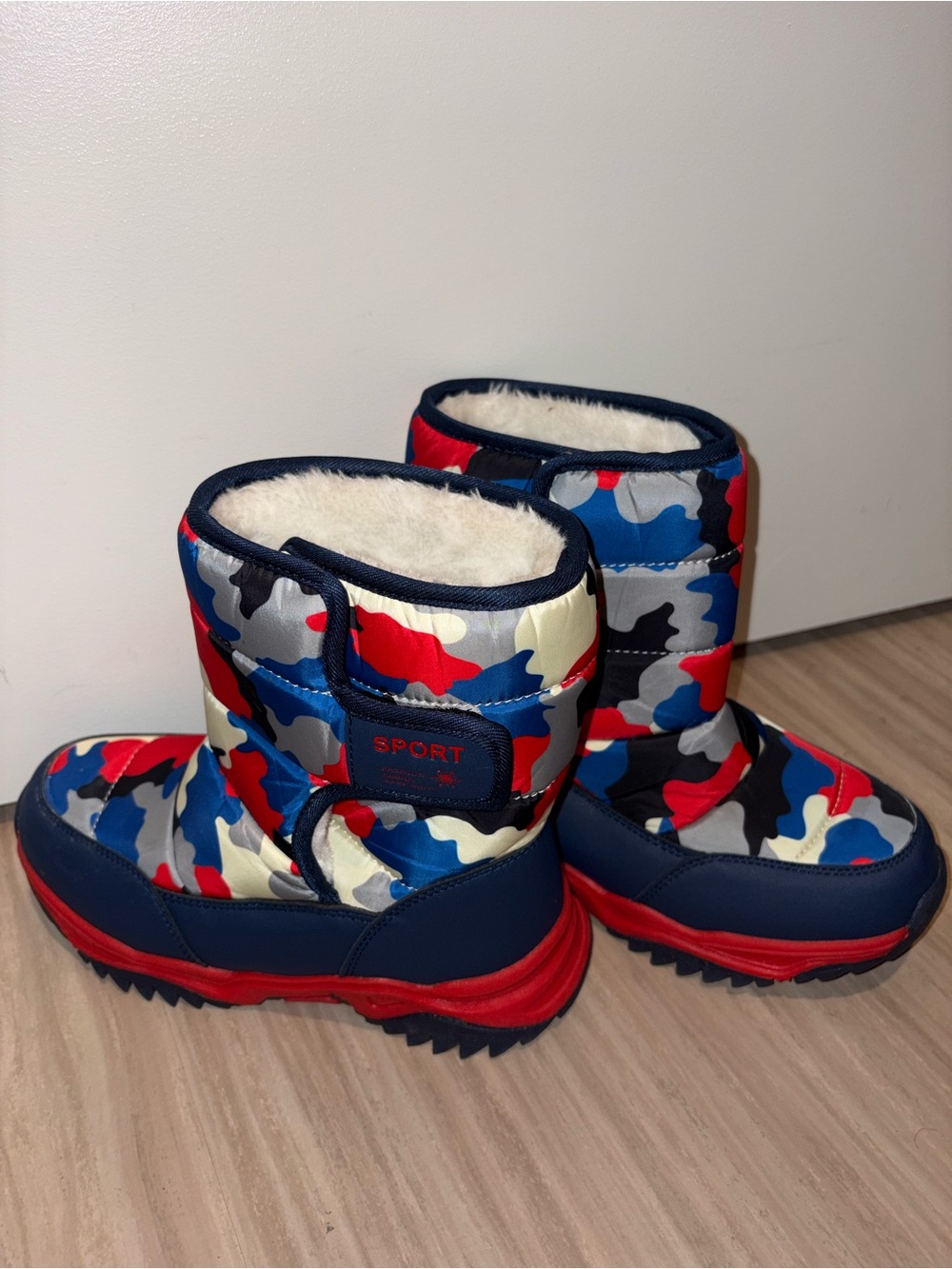 Kids Camo Snow Boots Red Blue White Plush Lined Winter Boots Size (European) 37